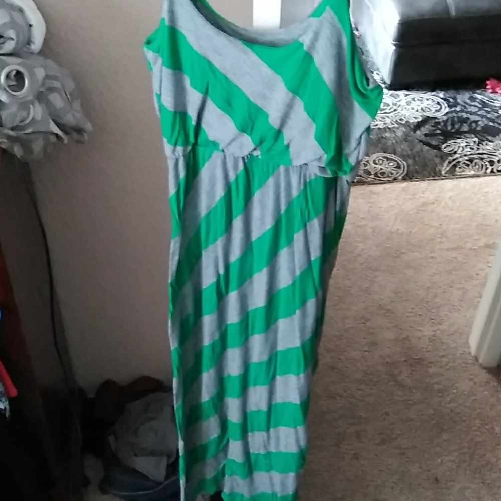 Dress - Picture 3 of 4